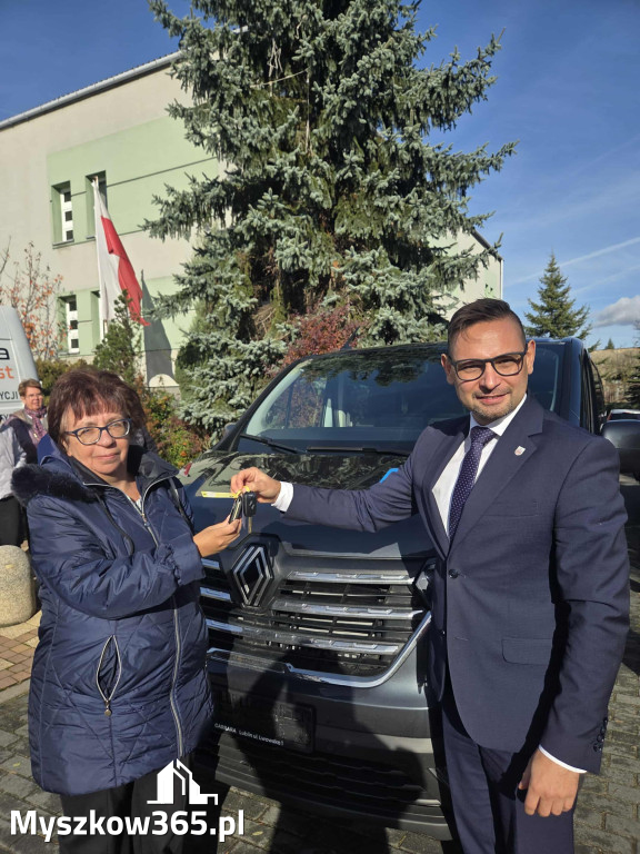 Nowy samochód dla podopiecznych Środowiskowego Domu Samopomocy w Żarkach