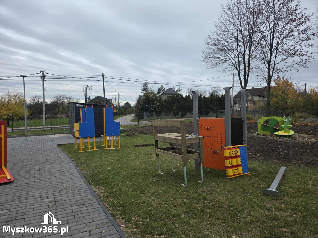 Nowe inwestycje na placach zabaw w Żarkach i Przybynowie