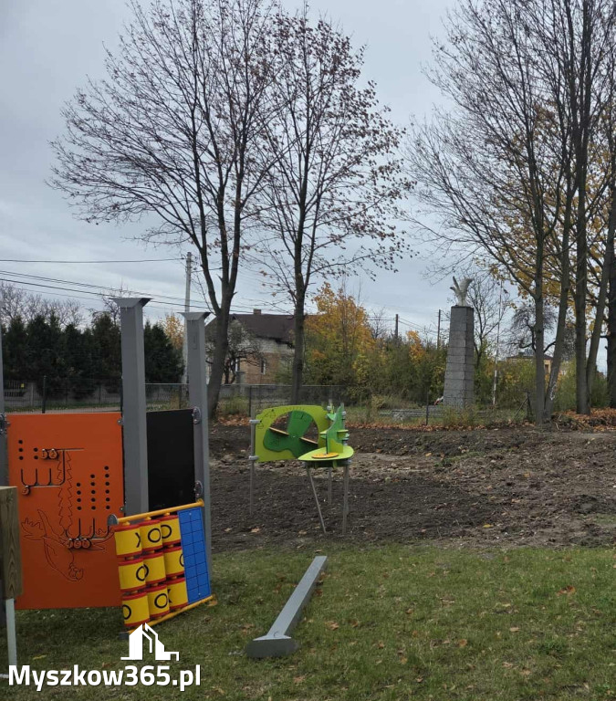 Nowe inwestycje na placach zabaw w Żarkach i Przybynowie