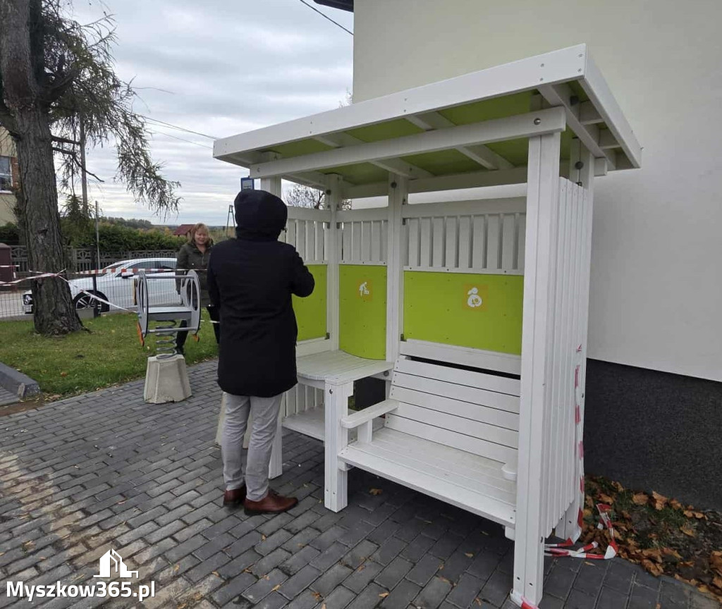 Nowe inwestycje na placach zabaw w Żarkach i Przybynowie