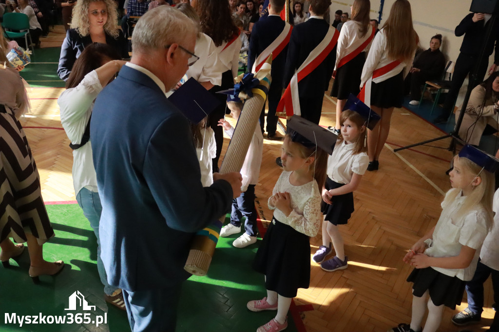 Fotorelacja: Ślubowania Pierwszoklasistów w Szkole Podstawowej nr3 w Myszkowie