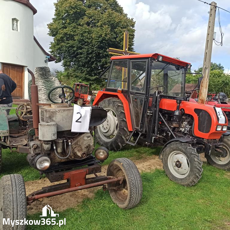 Zlot Ciągników i Samoróbek w Jaroszowie.