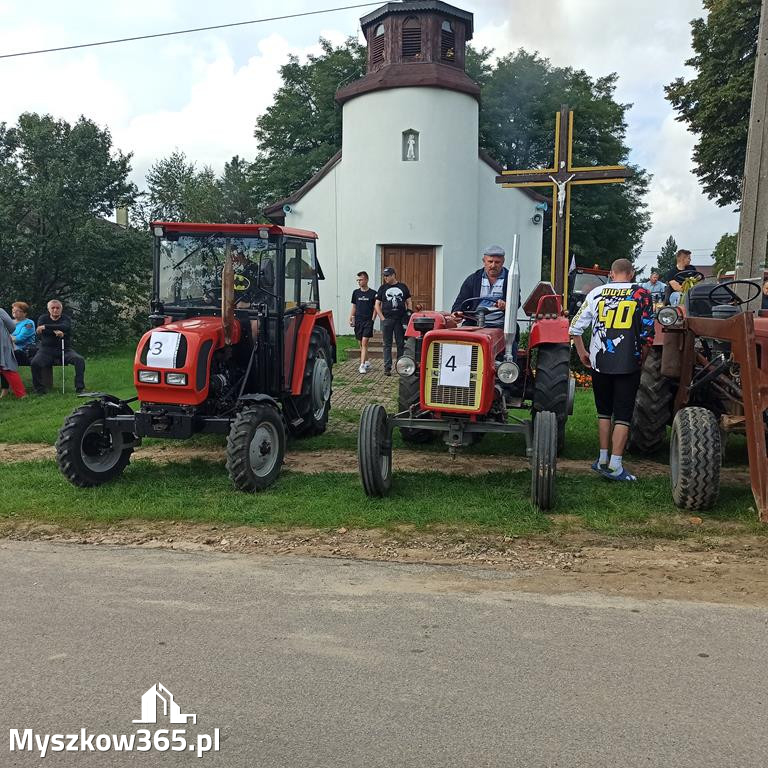 Zlot Ciągników i Samoróbek w Jaroszowie.
