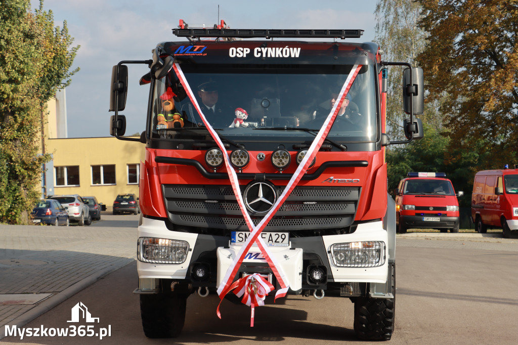 Fotorelacja - Przekazanie i poświęcenie nowego samochodu OSP Cynków