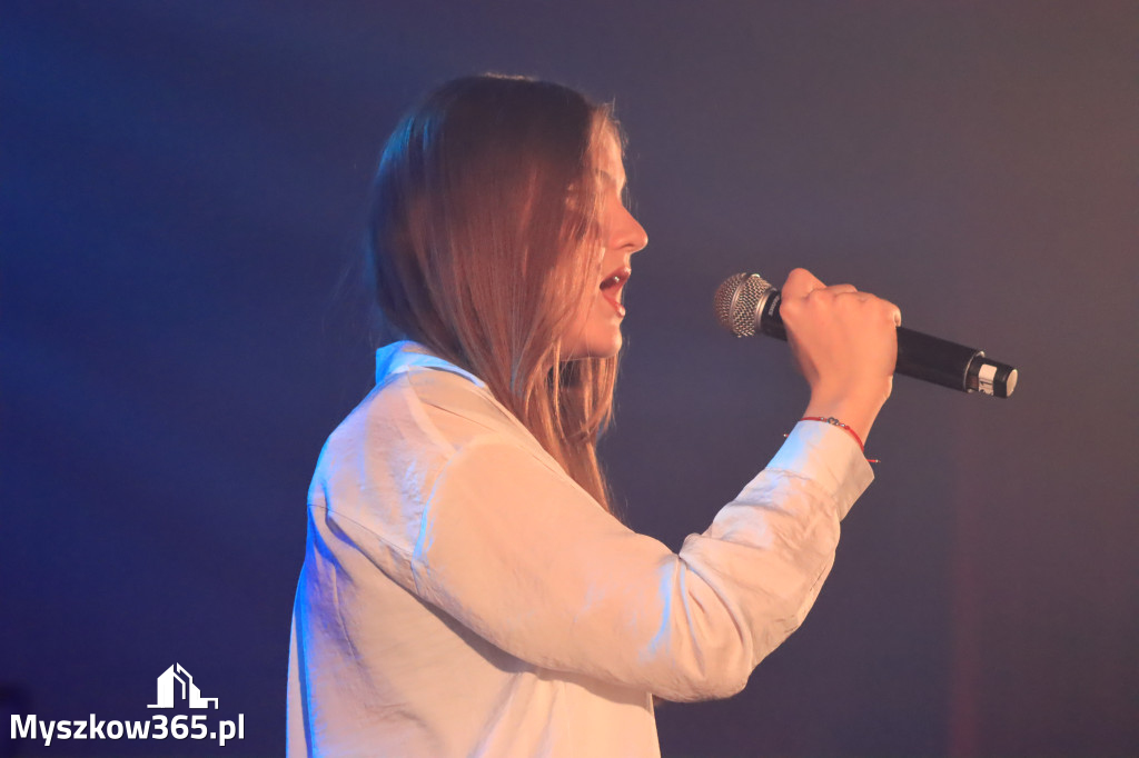 Fotorelacja: Nasz Talent w Koziegłowach klasy 7-8