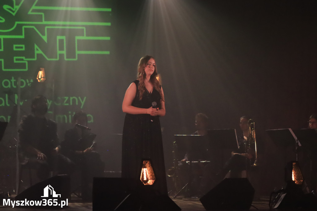 Fotorelacja: Nasz Talent w Koziegłowach klasy 7-8