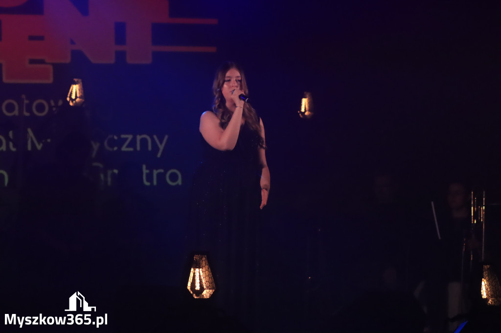 Fotorelacja: Nasz Talent w Koziegłowach klasy 7-8
