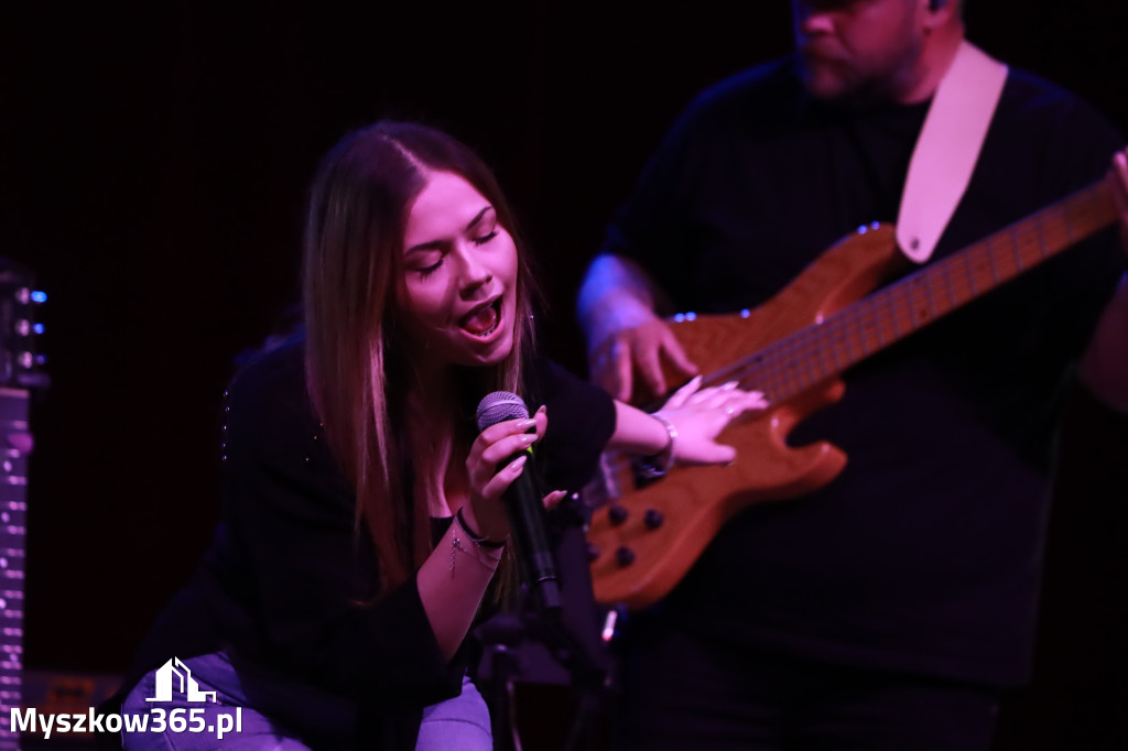 Fotorelacja: JULIA TKACZ - Koncert w Koziegłowach!