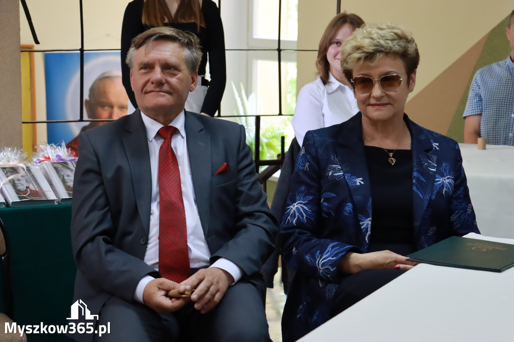 Fotorelacja: SP Siedlec Duży - Wojewódzki Konkurs Poetycko-Plastyczny