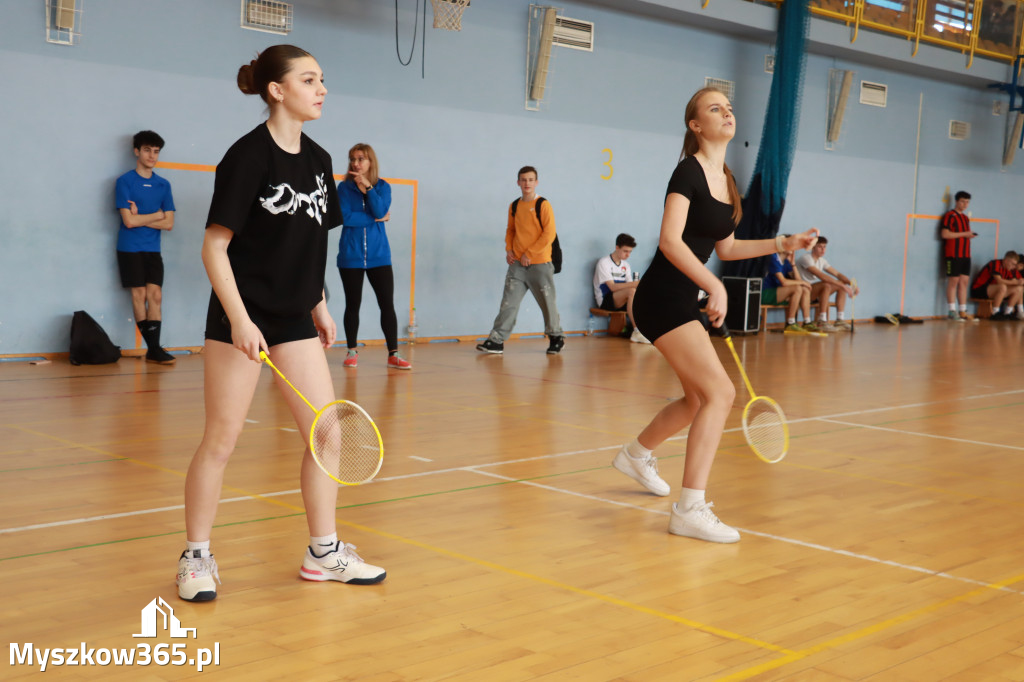 Fotorelacja I: Powiatowy Turniej w Badmintona w Koziegłowach