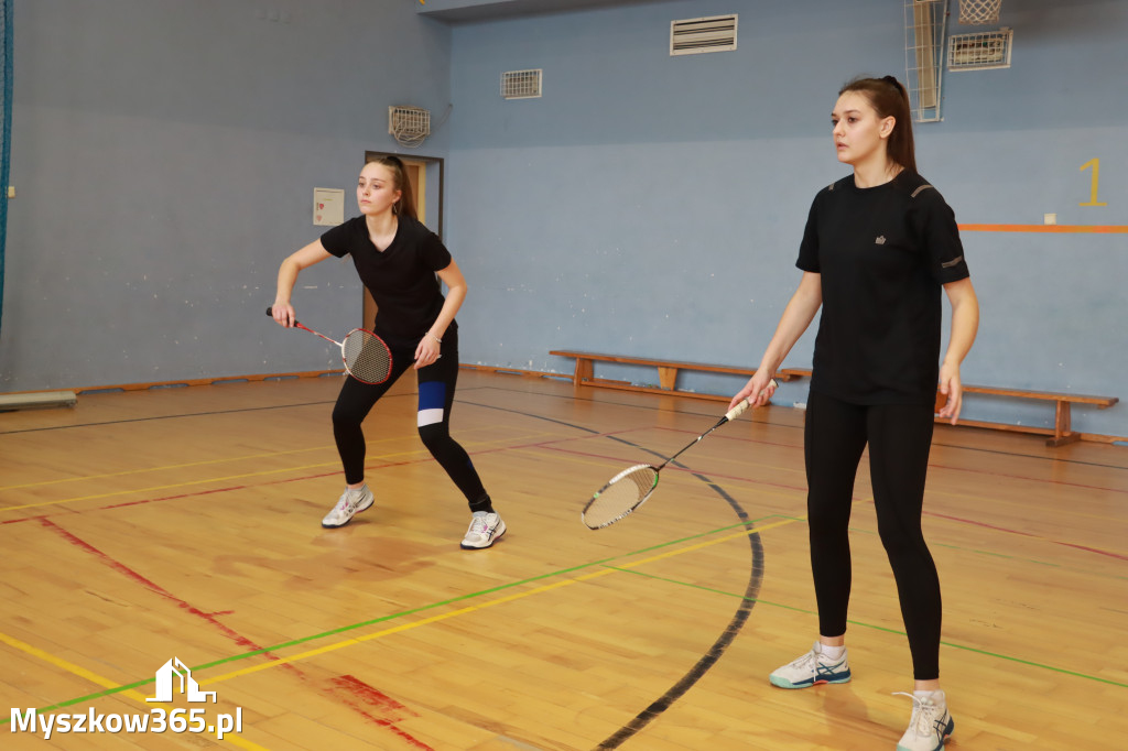 Fotorelacja II: Powiatowy Turniej w Badmintona w Koziegłowach