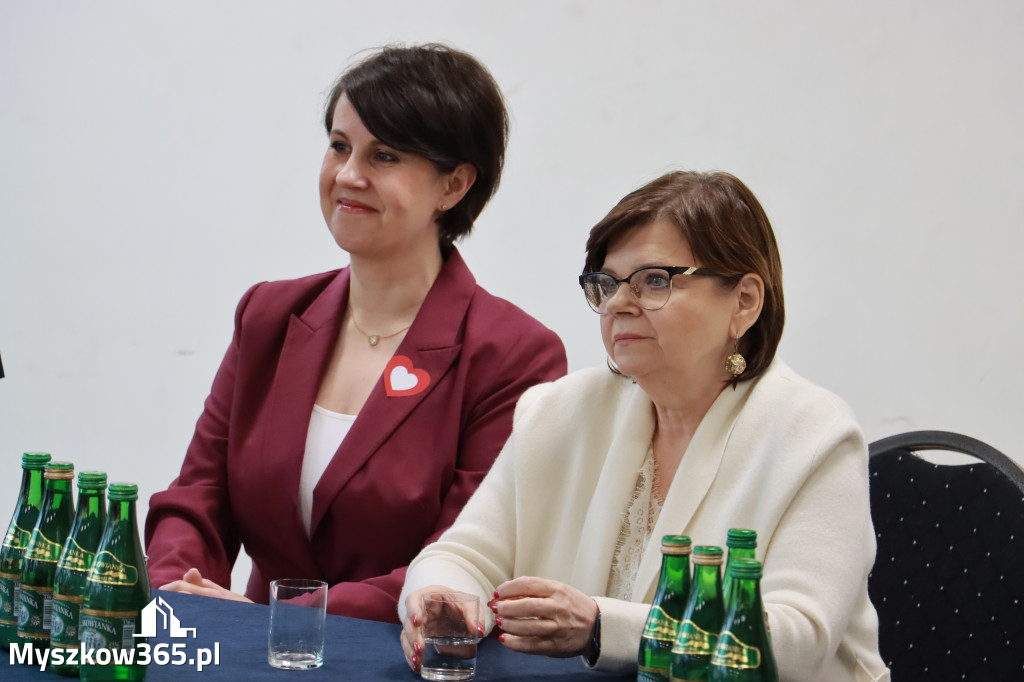 Fotorelacja Myszków:  Spotkanie kandydatów do Rady Miasta i Powiatu z Minister Izabelą Leszczyną.