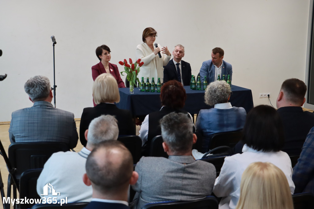 Fotorelacja Myszków:  Spotkanie kandydatów do Rady Miasta i Powiatu z Minister Izabelą Leszczyną.