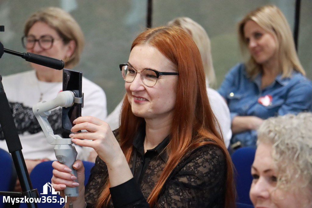 Fotorelacja Myszków:  Spotkanie kandydatów do Rady Miasta i Powiatu z Minister Izabelą Leszczyną.