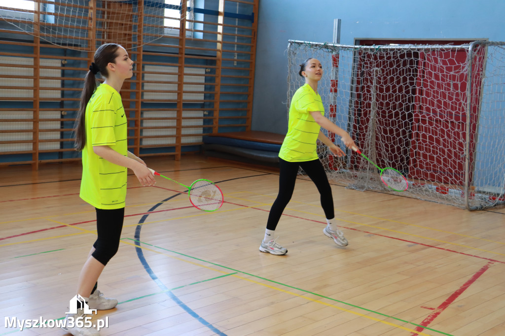 Fotorelacja: Międzypowiatowy Turniej w Badmintona w Koziegłowach