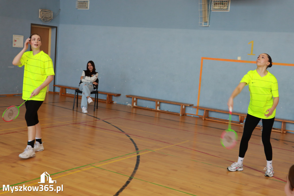 Fotorelacja: Międzypowiatowy Turniej w Badmintona w Koziegłowach