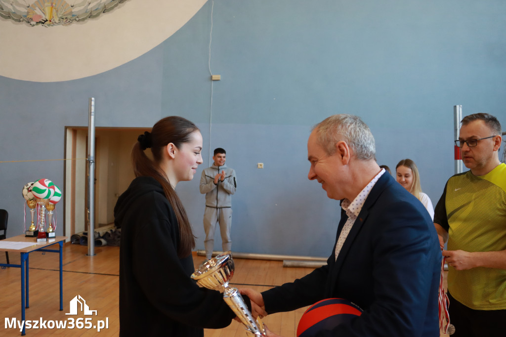 Fotorelacja: Międzypowiatowy Turniej w Badmintona w Koziegłowach