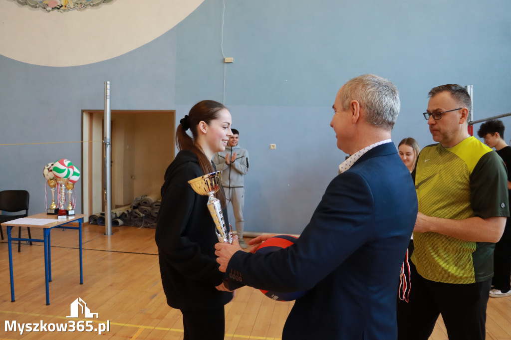 Fotorelacja: Międzypowiatowy Turniej w Badmintona w Koziegłowach