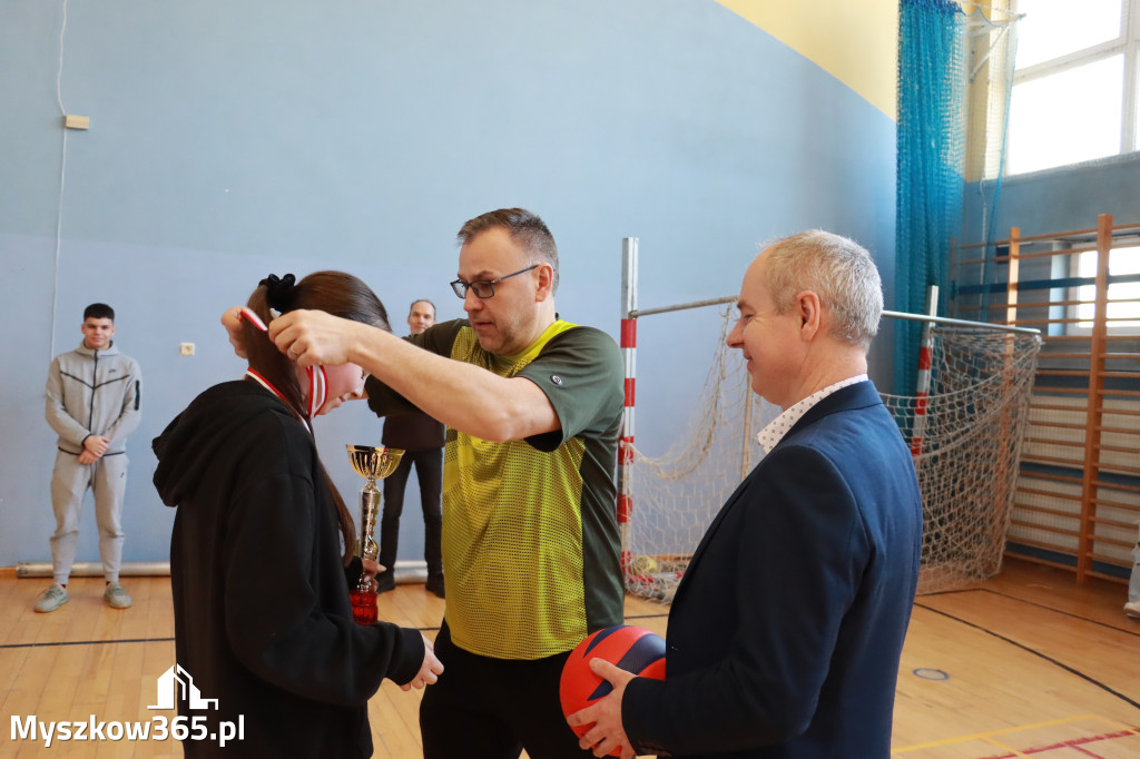 Fotorelacja: Międzypowiatowy Turniej w Badmintona w Koziegłowach