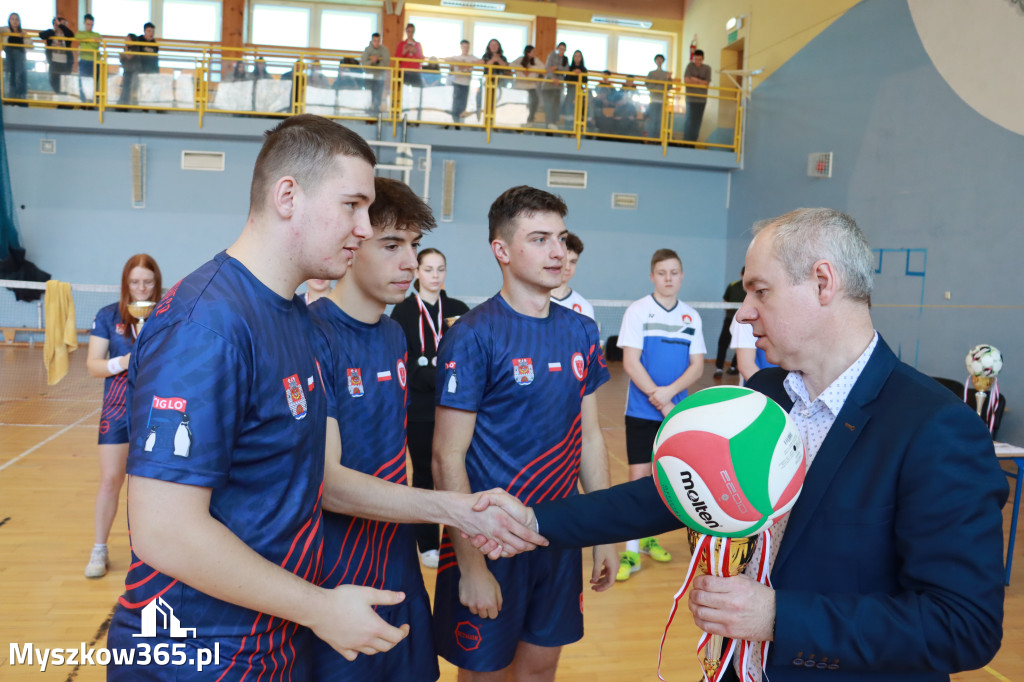 Fotorelacja: Międzypowiatowy Turniej w Badmintona w Koziegłowach