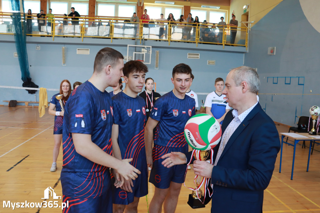 Fotorelacja: Międzypowiatowy Turniej w Badmintona w Koziegłowach