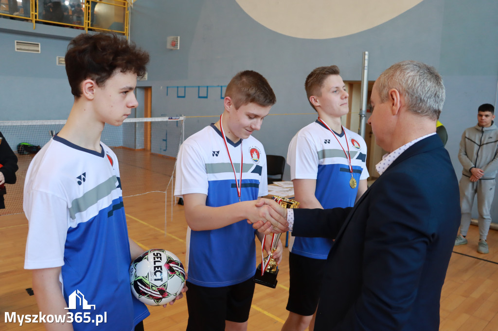 Fotorelacja: Międzypowiatowy Turniej w Badmintona w Koziegłowach