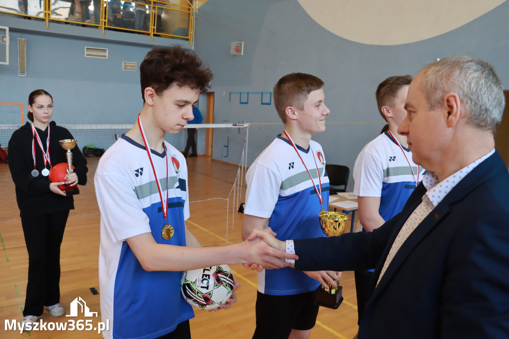 Fotorelacja: Międzypowiatowy Turniej w Badmintona w Koziegłowach