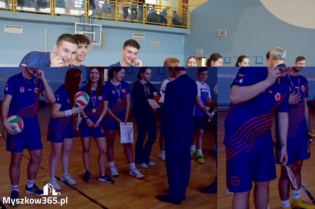 Fotorelacja: Międzypowiatowy Turniej w Badmintona w Koziegłowach