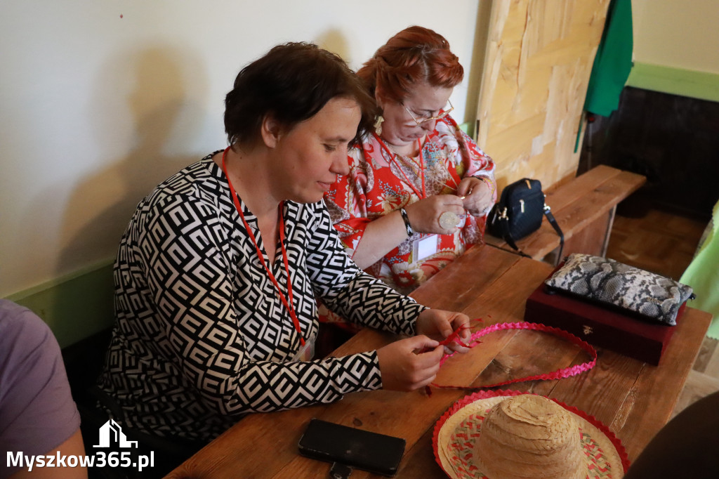 Fotorelacja:  Kurator Oświaty Aleksandra Dyla w Osikowej Dolinie