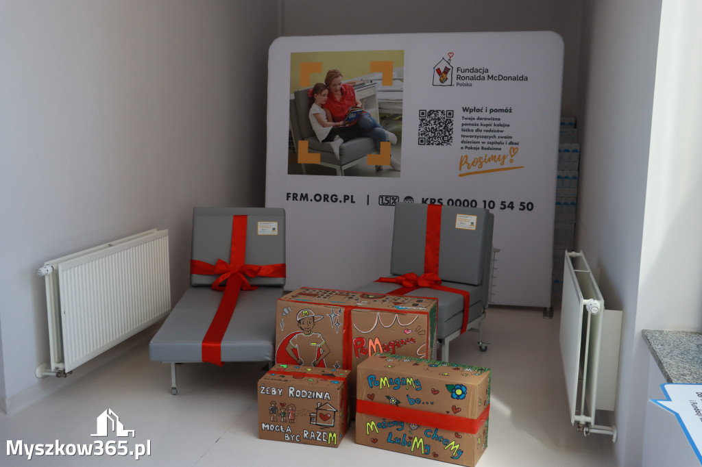 Fotorelacja: Szpital w Myszkowie otrzymał łóżka dla rodziców