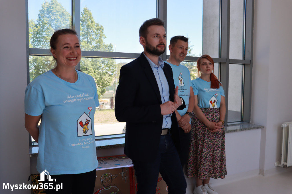 Fotorelacja: Szpital w Myszkowie otrzymał łóżka dla rodziców