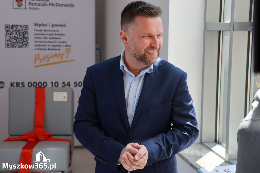 Fotorelacja: Szpital w Myszkowie otrzymał łóżka dla rodziców