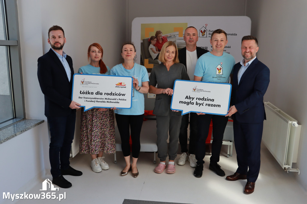 Fotorelacja: Szpital w Myszkowie otrzymał łóżka dla rodziców