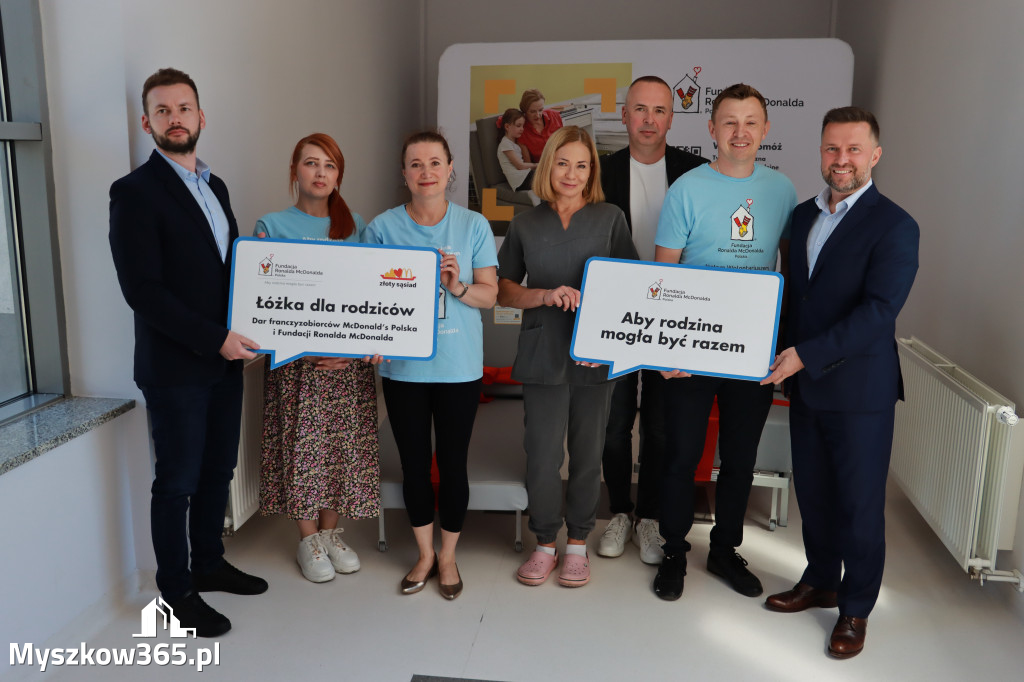 Fotorelacja: Szpital w Myszkowie otrzymał łóżka dla rodziców