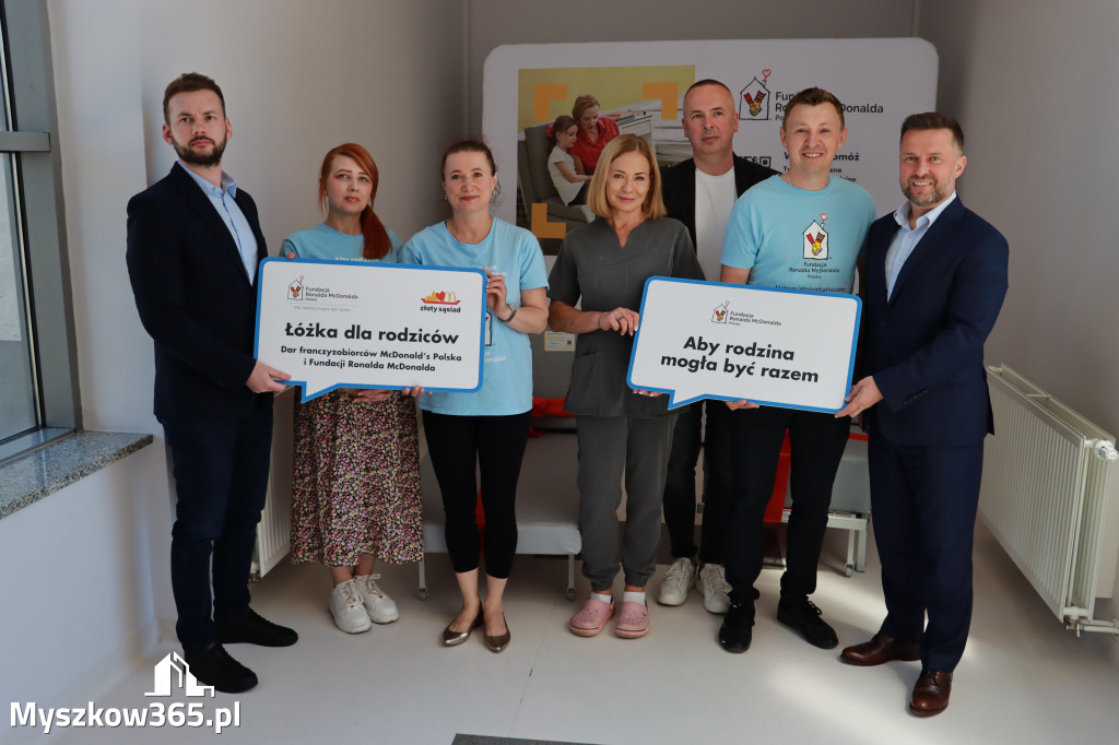 Fotorelacja: Szpital w Myszkowie otrzymał łóżka dla rodziców