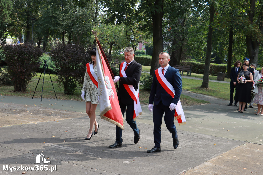 Fotorelacja: Myszków pamięta o ofiarach II wojny światowej