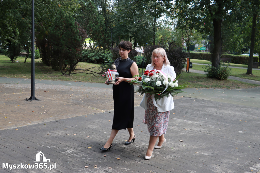 Fotorelacja: Myszków pamięta o ofiarach II wojny światowej