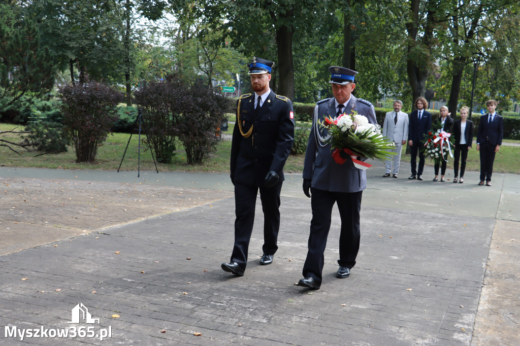 Fotorelacja: Myszków pamięta o ofiarach II wojny światowej