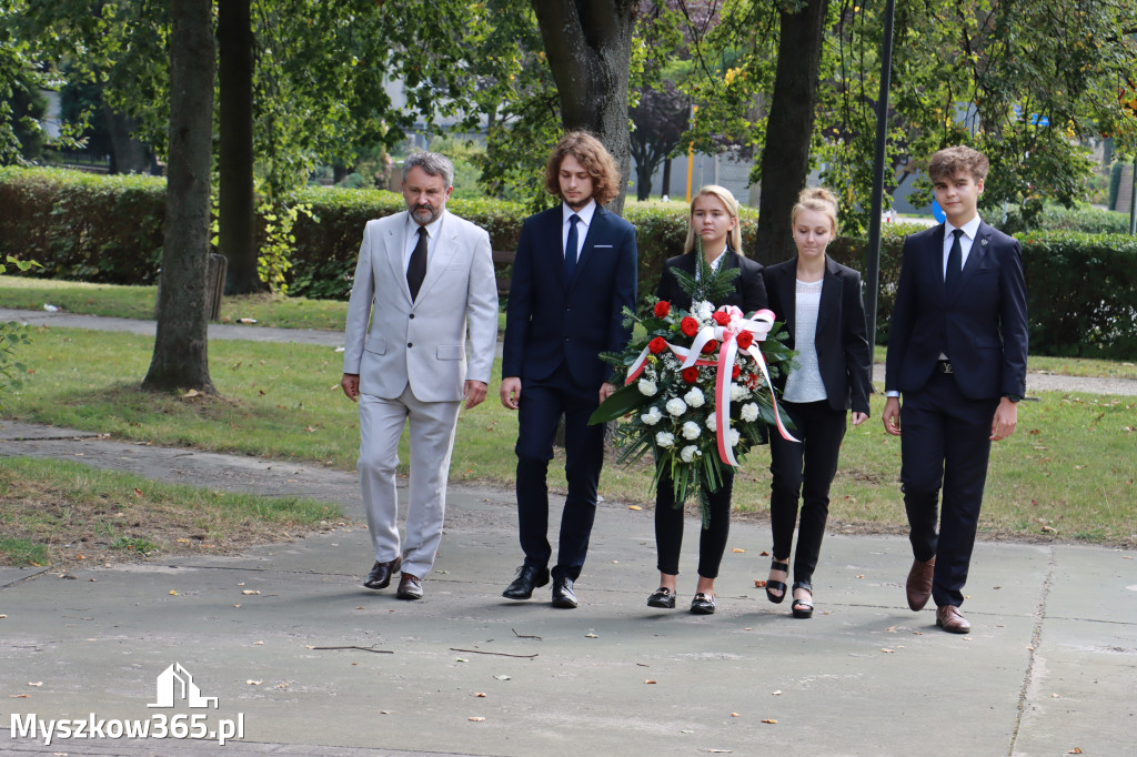 Fotorelacja: Myszków pamięta o ofiarach II wojny światowej