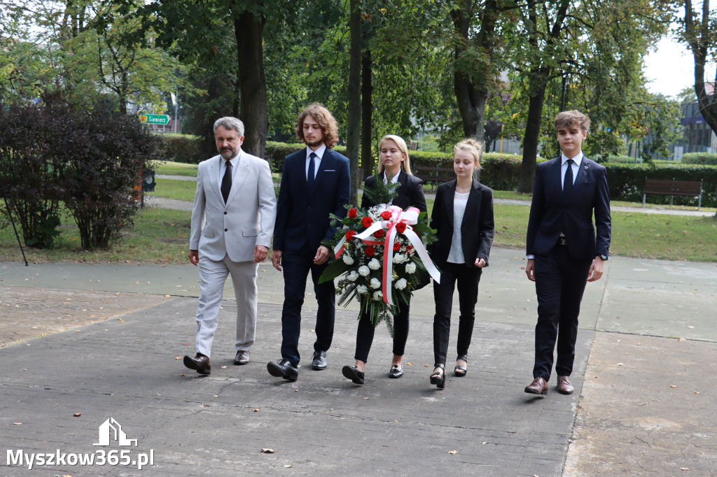 Fotorelacja: Myszków pamięta o ofiarach II wojny światowej