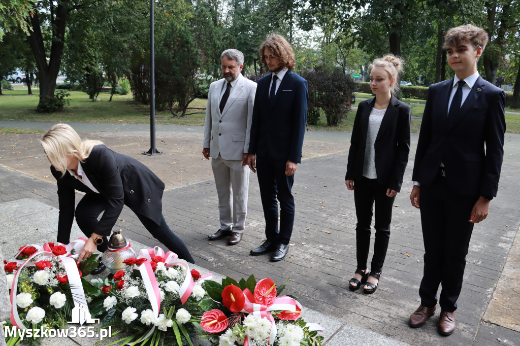 Fotorelacja: Myszków pamięta o ofiarach II wojny światowej