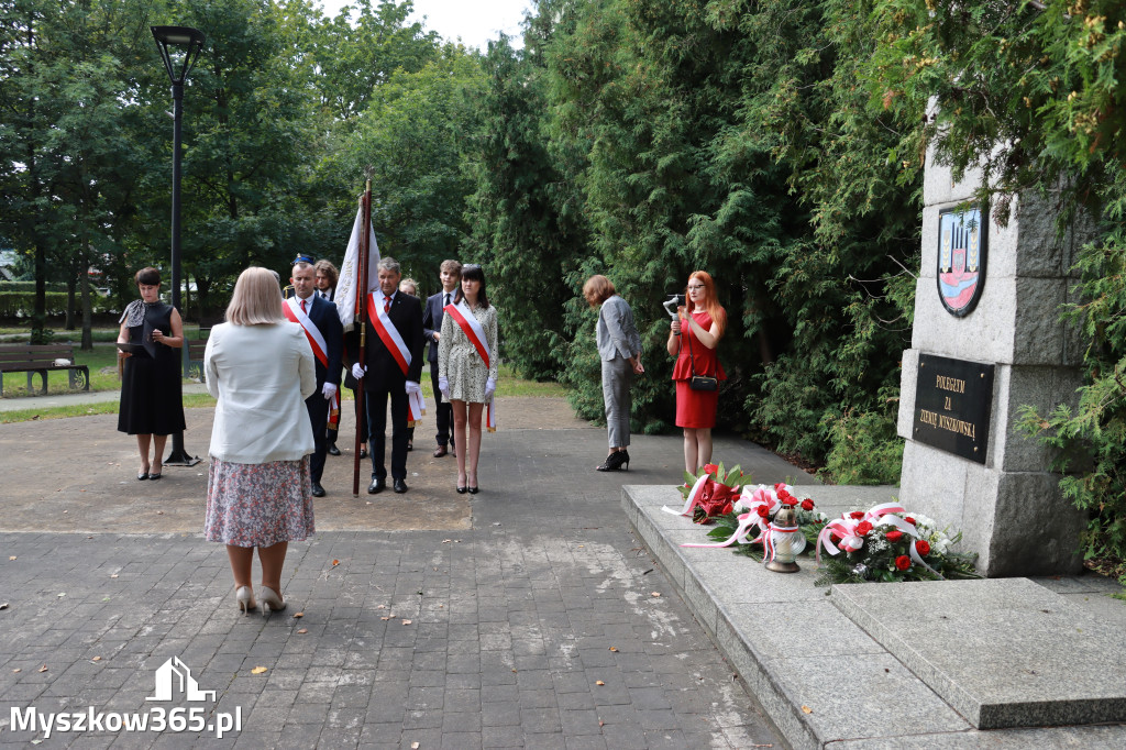 Fotorelacja: Myszków pamięta o ofiarach II wojny światowej