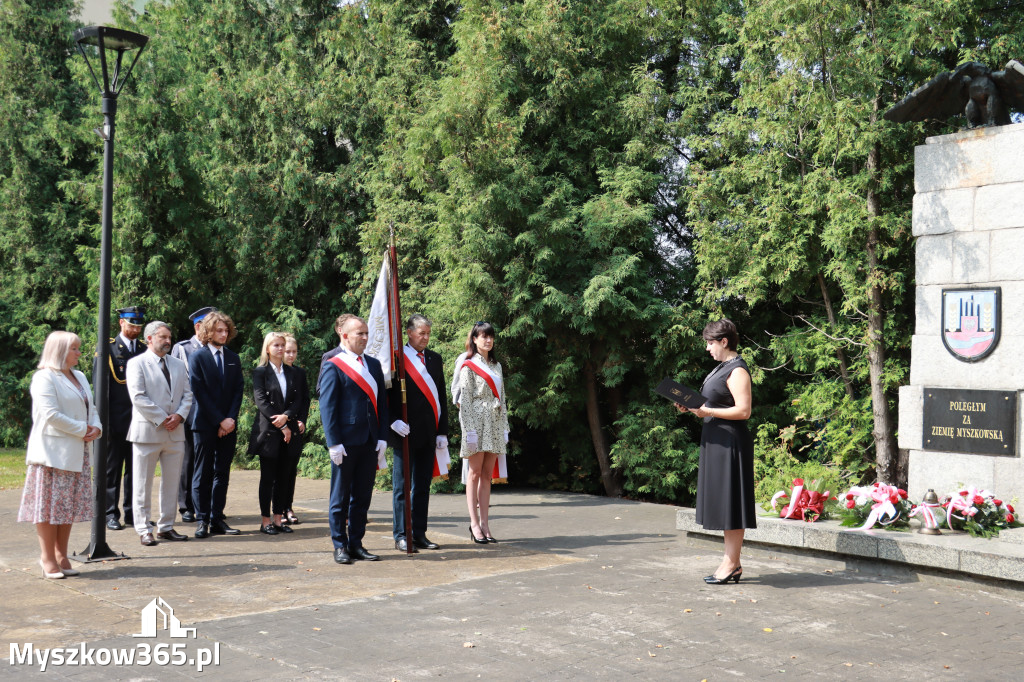 Fotorelacja: Myszków pamięta o ofiarach II wojny światowej