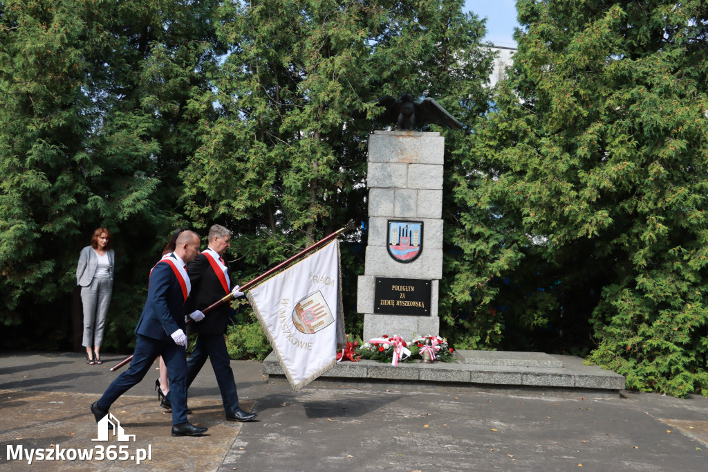 Fotorelacja: Myszków pamięta o ofiarach II wojny światowej