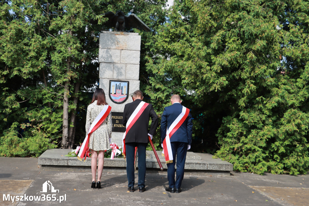 Fotorelacja: Myszków pamięta o ofiarach II wojny światowej