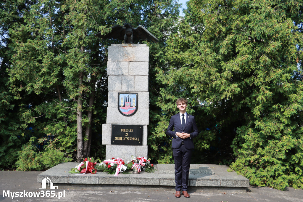 Fotorelacja: Myszków pamięta o ofiarach II wojny światowej