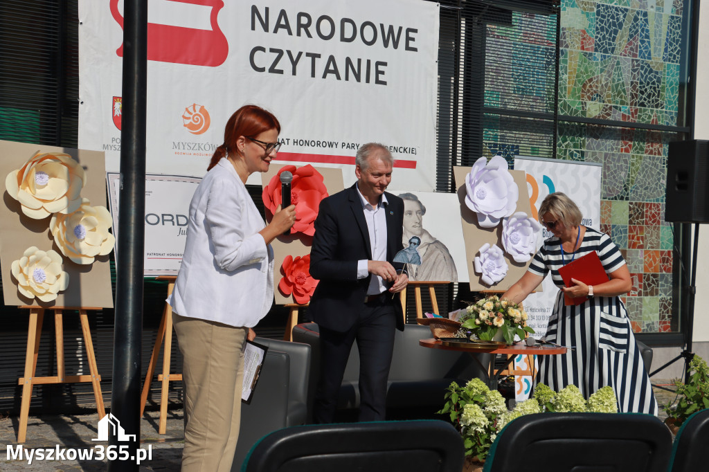 Fotorelacja: Myszków dołączył do Narodowego Czytania!