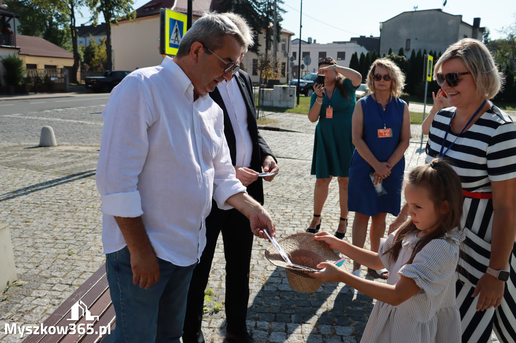 Fotorelacja: Myszków dołączył do Narodowego Czytania!