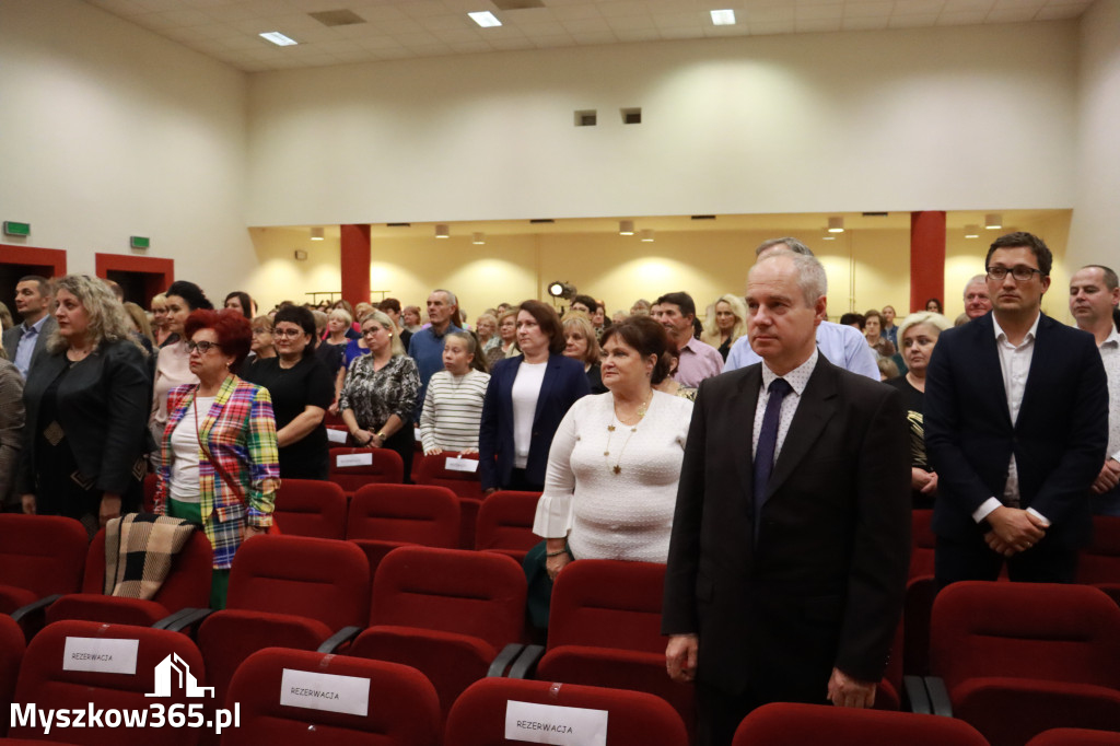 Fotorelacja: Uroczystość z okazji Dnia Edukacji Narodowej w Koziegłowach