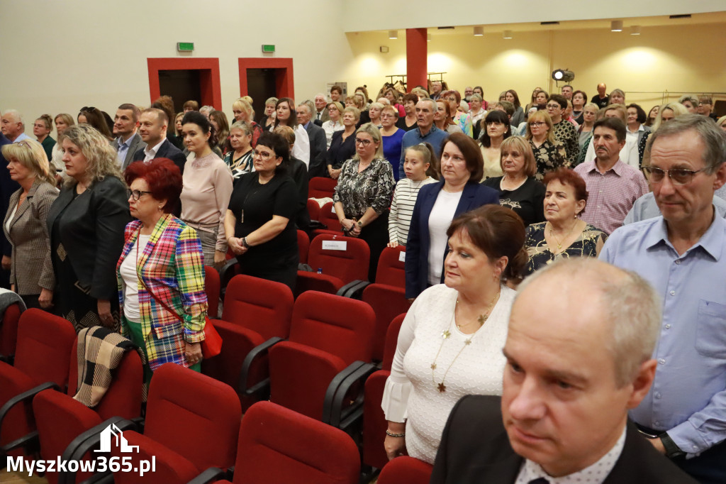 Fotorelacja: Uroczystość z okazji Dnia Edukacji Narodowej w Koziegłowach